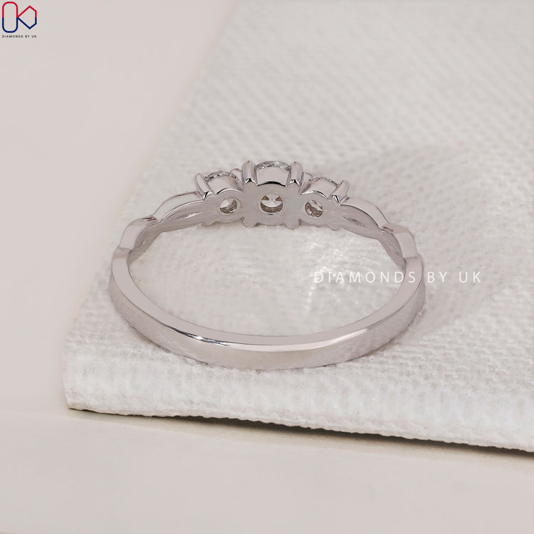 Exquisite handmade jewellery with fine detailing.
