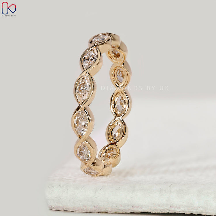Buy wedding band in yellow gold.
