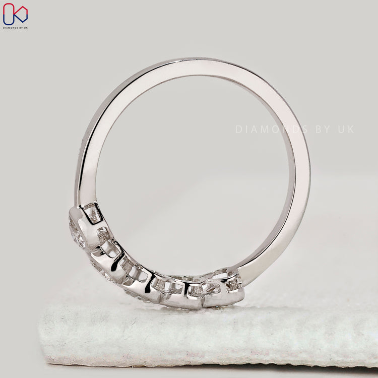 Diamondsbyuk wedding band in white gold.
