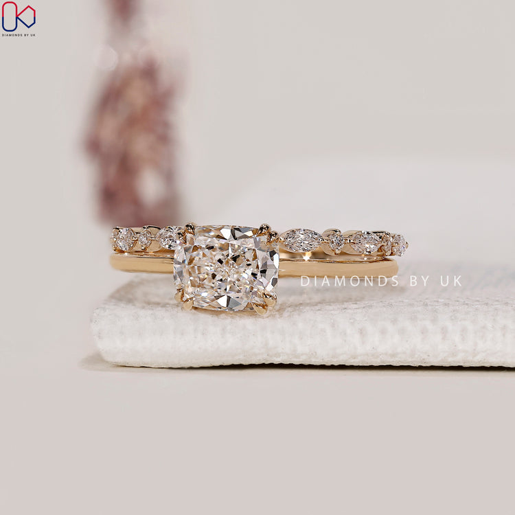 East west setting ring with a horizontally set diamond.
