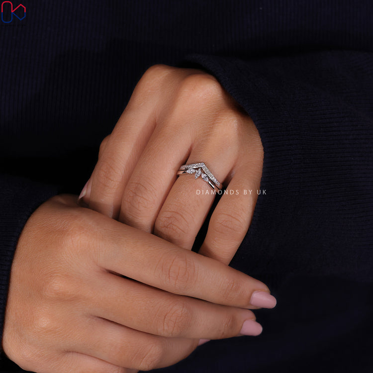 Chevron wedding band designed for a bold and sophisticated appearance
