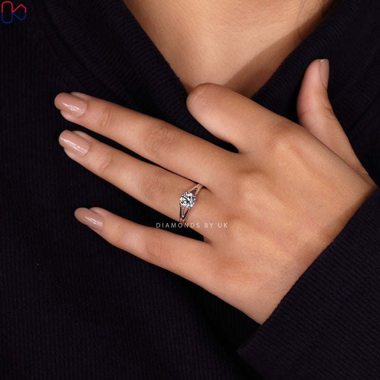 Prong Setting Ring highlighting the brilliance of diamonds.
