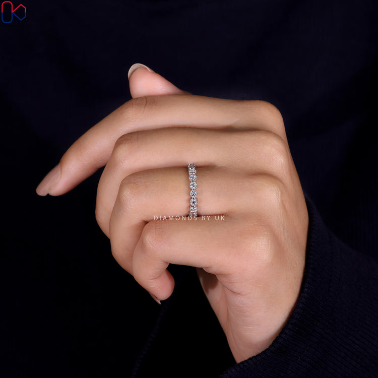 Diamondsbyuk wedding band combining luxury and timeless appeal.