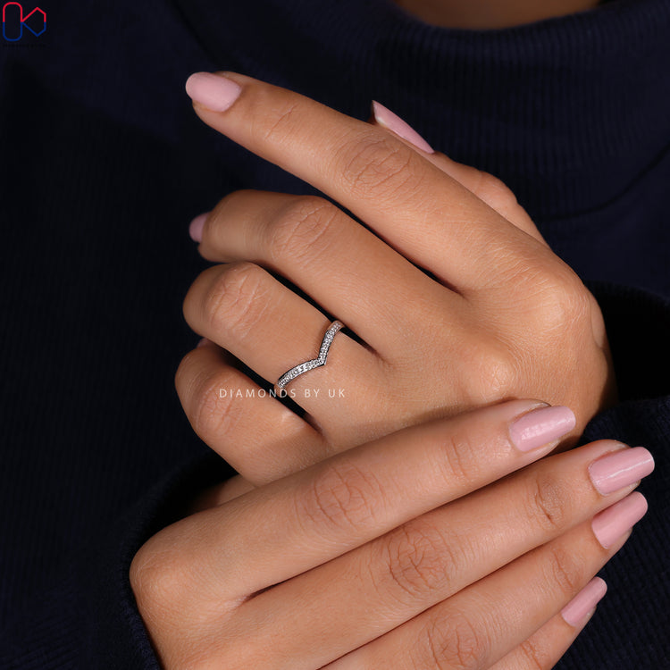 IGI certified wedding band ensuring quality and authenticity in every diamond.
