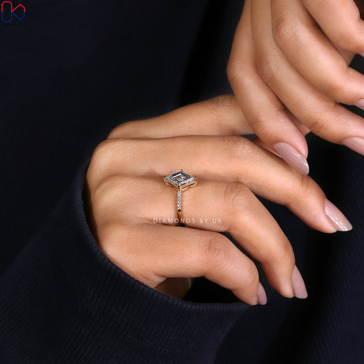 Round cut stone with brilliant sparkle.
