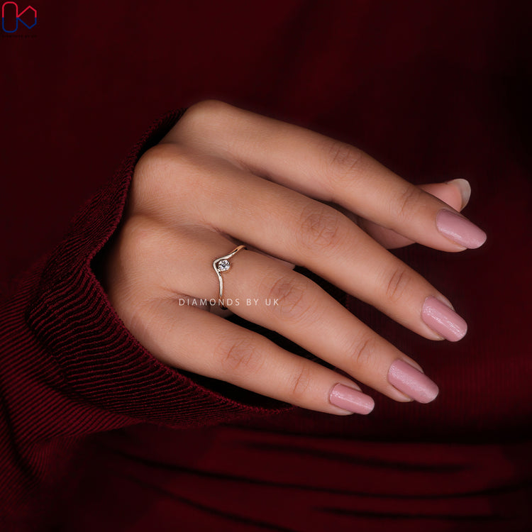 Wedding bands for women designed with exquisite craftsmanship for a perfect fit.
