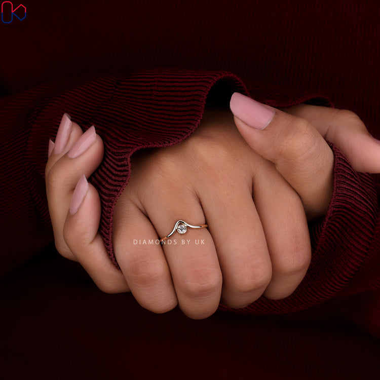 IGI certified wedding band ensuring top-quality and ethically sourced diamonds.
