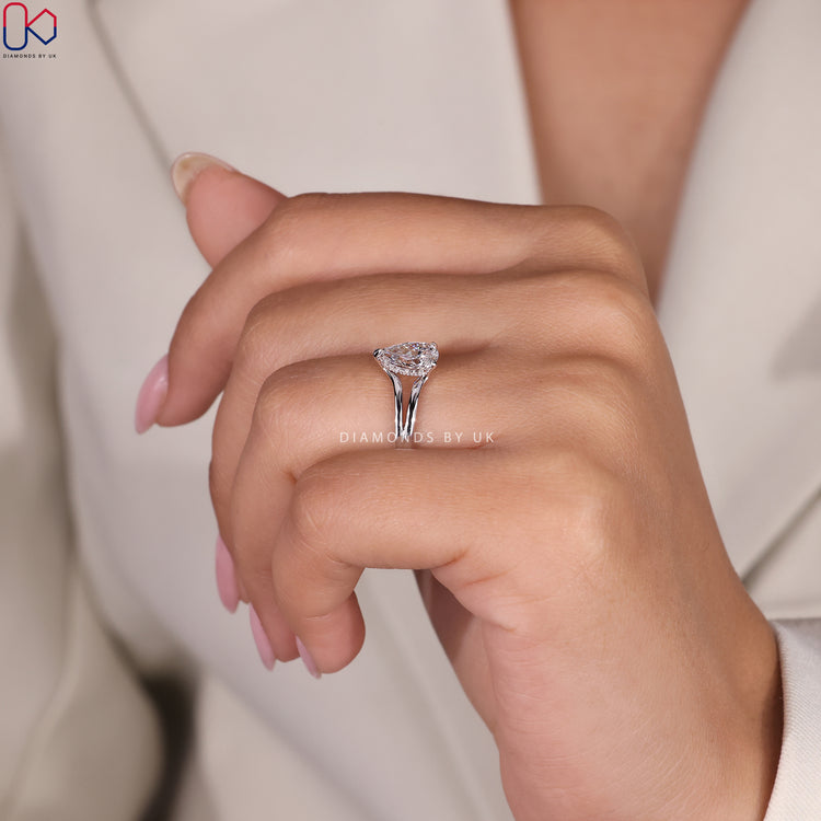 Secure claw prong setting for maximum brilliance.
