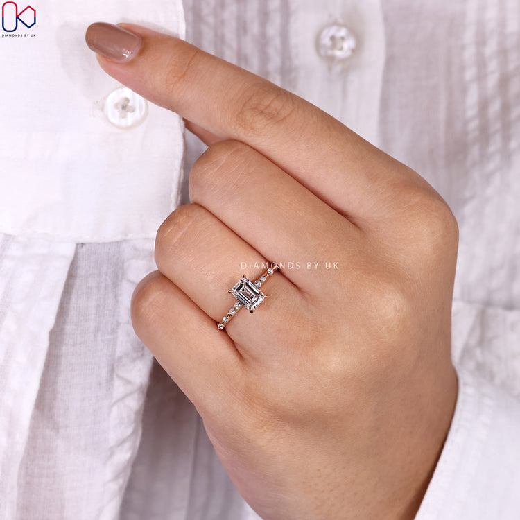 IGI certified diamond engagement ring ensuring quality.
