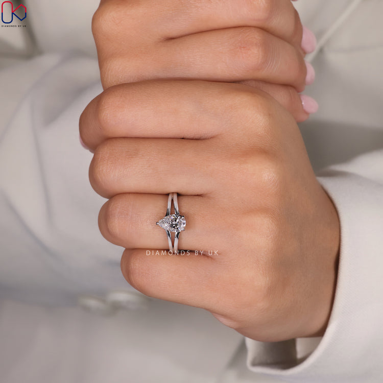 Hidden halo ring adding extra sparkle.
