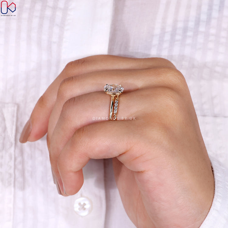 Round diamond wedding band for a timeless bridal look.
