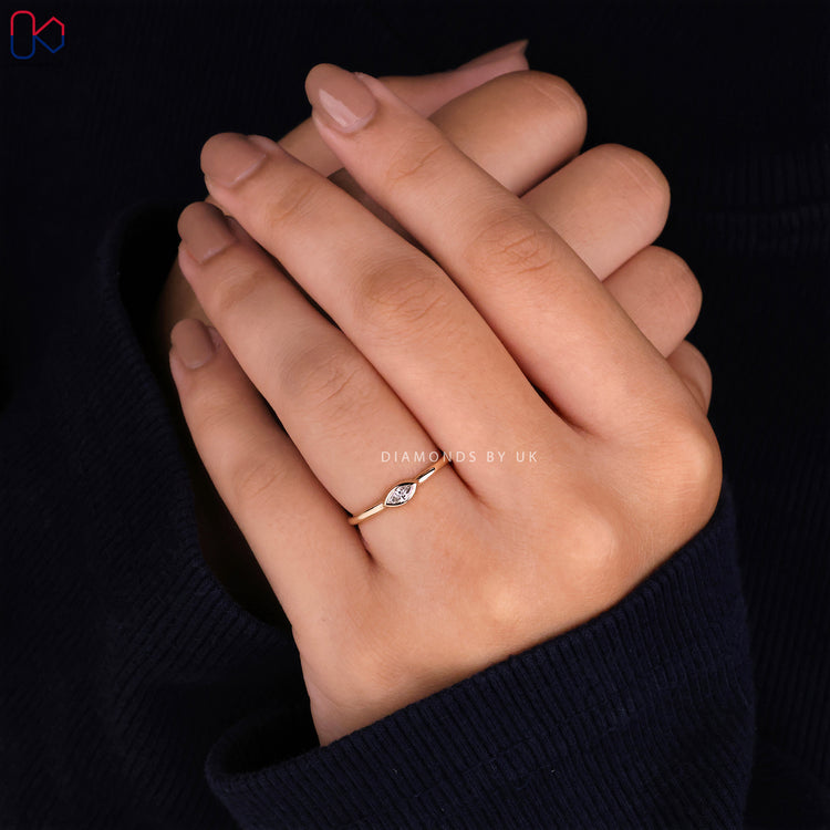 Engagement ring UK with an IGI certified diamond
