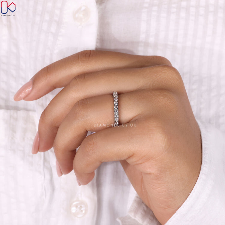 Minimalist wedding band perfect for simple yet modern styles.
