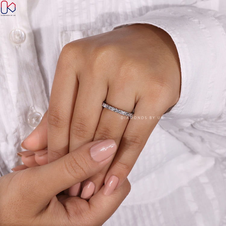 Diamondsbyuk band showcasing excellent craftsmanship and charm.
