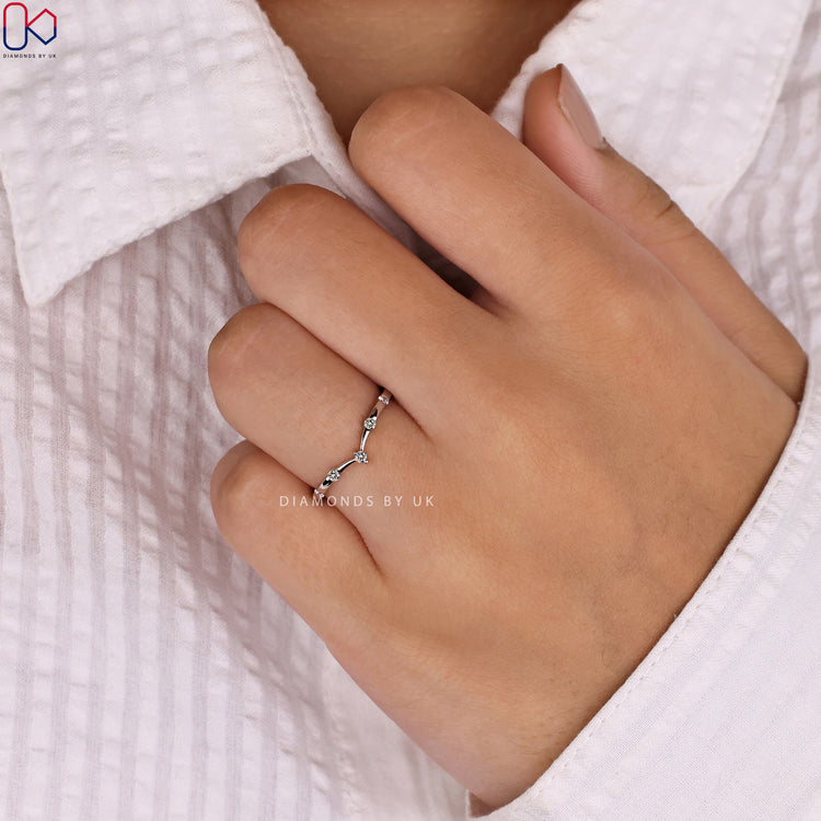 IGI certified wedding band ensuring quality and authenticity.