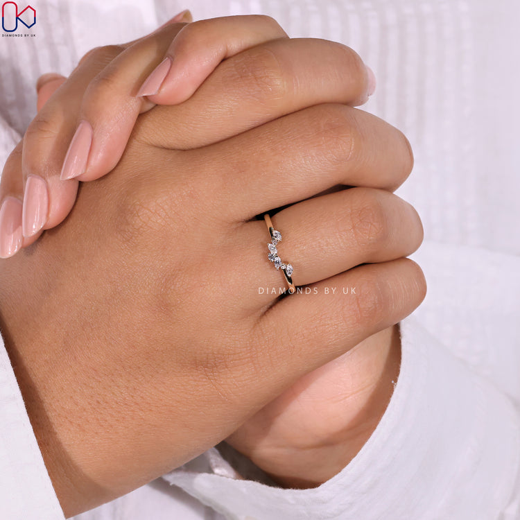 Wedding band UK designed for lasting beauty.
