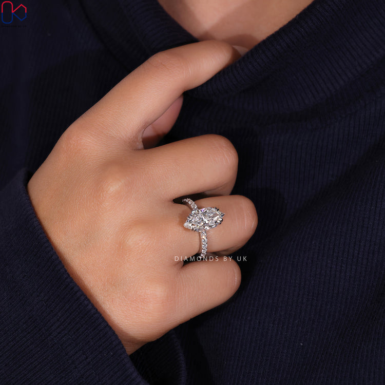 IGI Certified diamonds in an exquisite engagement ring.
