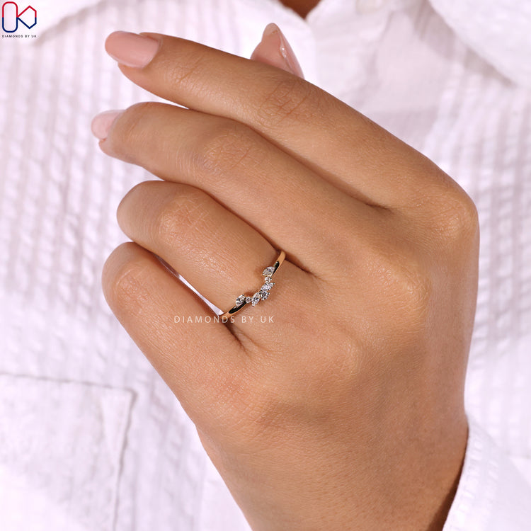 IGI certified wedding band with quality assurance.

