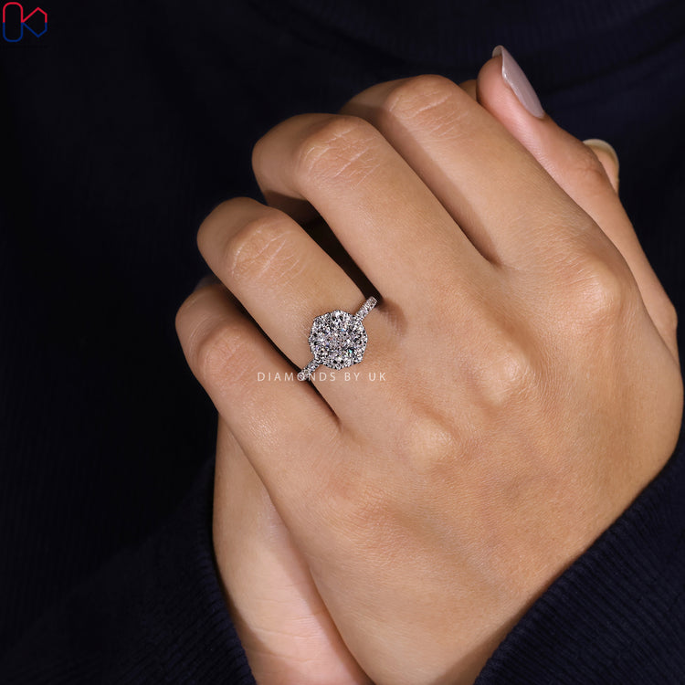 Double claw prong setting with round cut stone.
