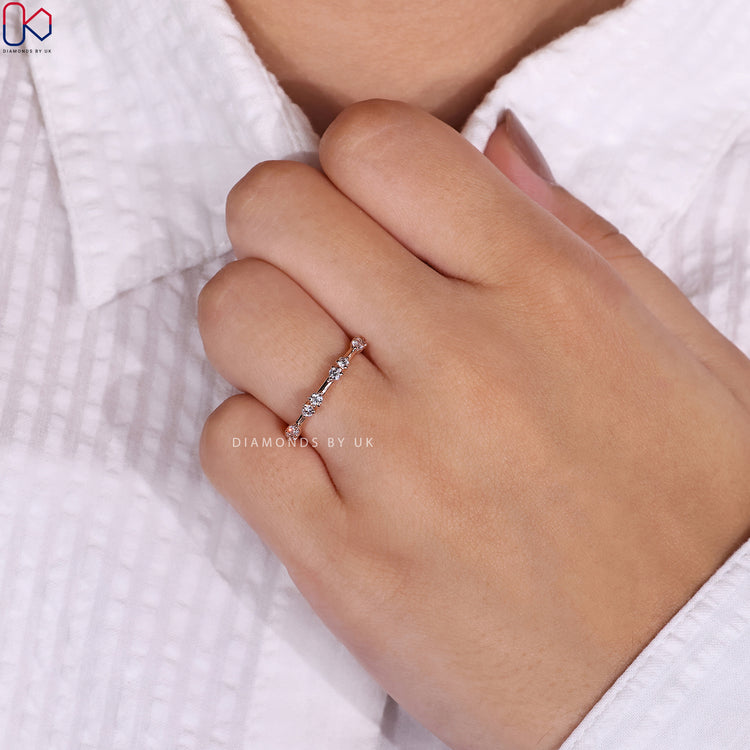 Round diamond wedding band featuring high-quality Lab Grown Diamonds.
