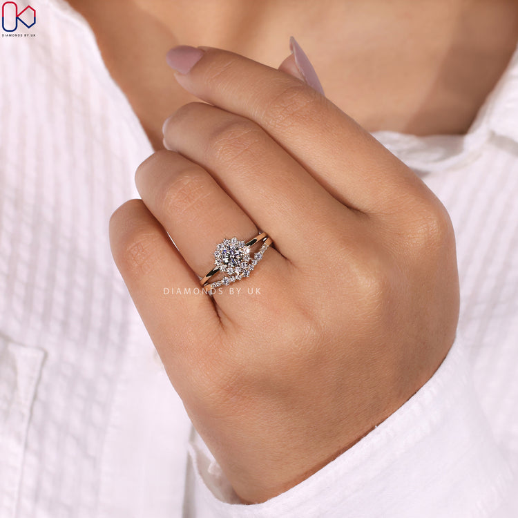 Diamondsbyuk bridal set with an elegant curved wedding band.
