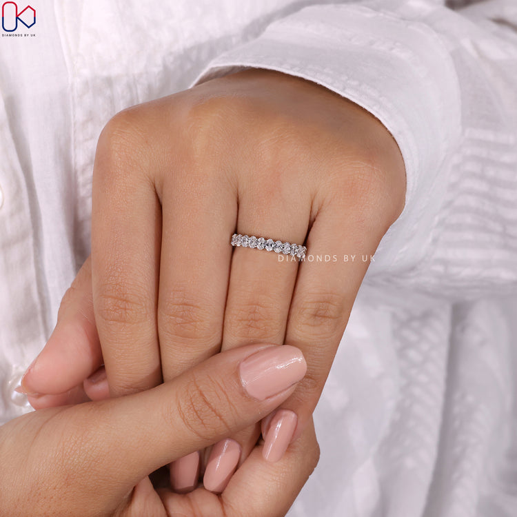 IGI certified wedding band ensuring quality and authenticity for every diamond.
