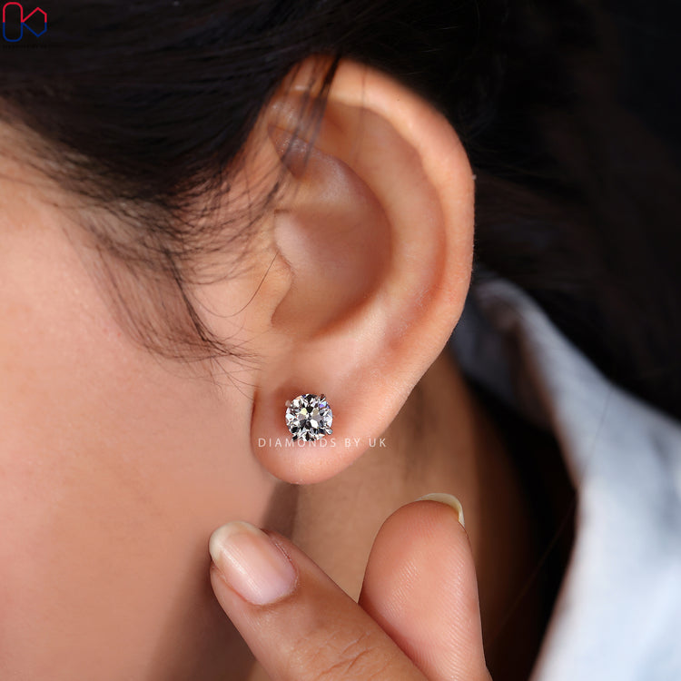Handmade earrings designed with expert craftsmanship.
