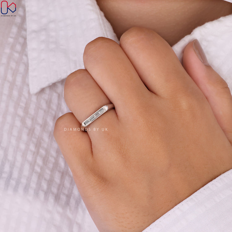 Buy wedding band with unique designs and premium craftsmanship for your special day.
