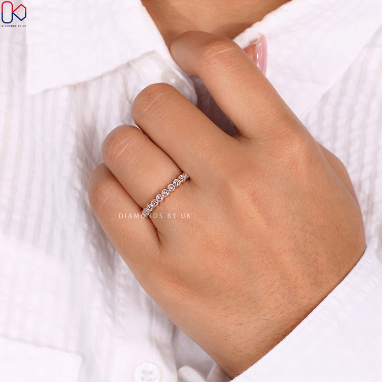 Gold band round diamond design in a beautiful rose gold setting.
