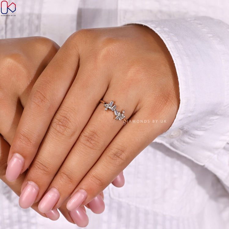 Cluster engagement ring in yellow gold.
