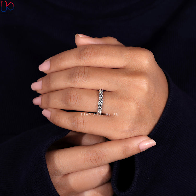 A Diamondsbyuk wedding band featuring a modern and elegant style.
