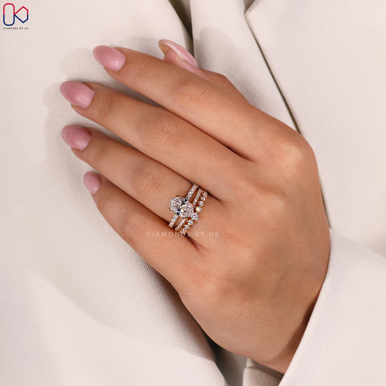 Buy bridal set online with pave or oval diamonds.
