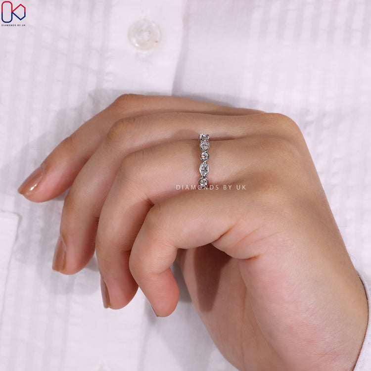 Diamond band with round diamond accents for a timeless wedding look.
