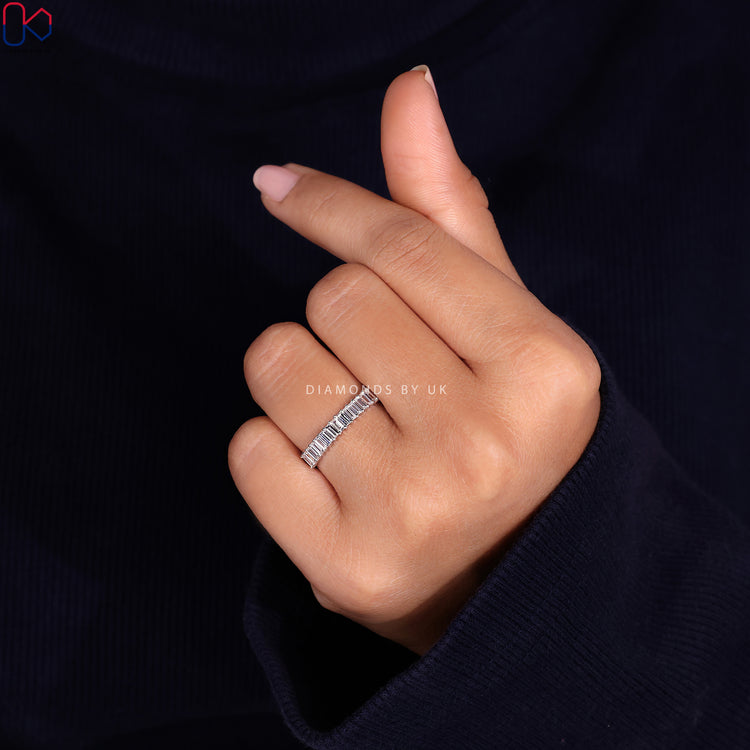 Minimalist Wedding Band​ crafted for simplicity and understated elegance.
