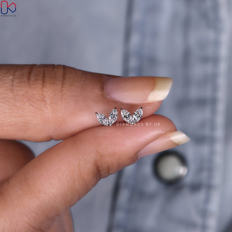 Stylish Diamondsbyuk earrings designed for a refined look.
