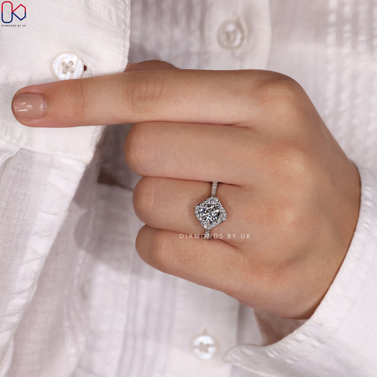 Lab Grown Diamond with ethical and stunning shine.
