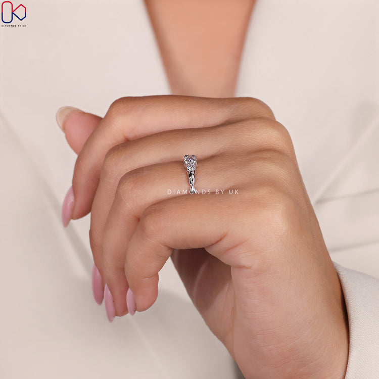 Prong setting ring to enhance diamond brilliance.
