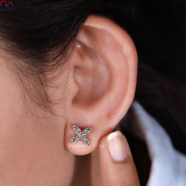 Handmade earrings designed with precision and expert craftsmanship.
