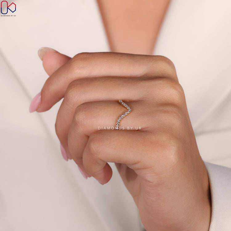 Yellow gold wedding band with a classic touch.
