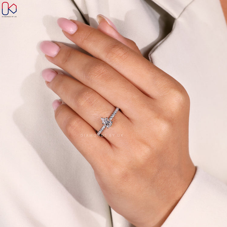 Buy pear cut diamond engagement ring online.
