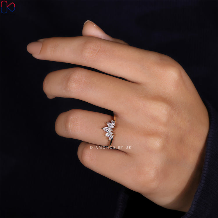 IGI certified wedding band guaranteeing the authenticity and quality of diamonds.
