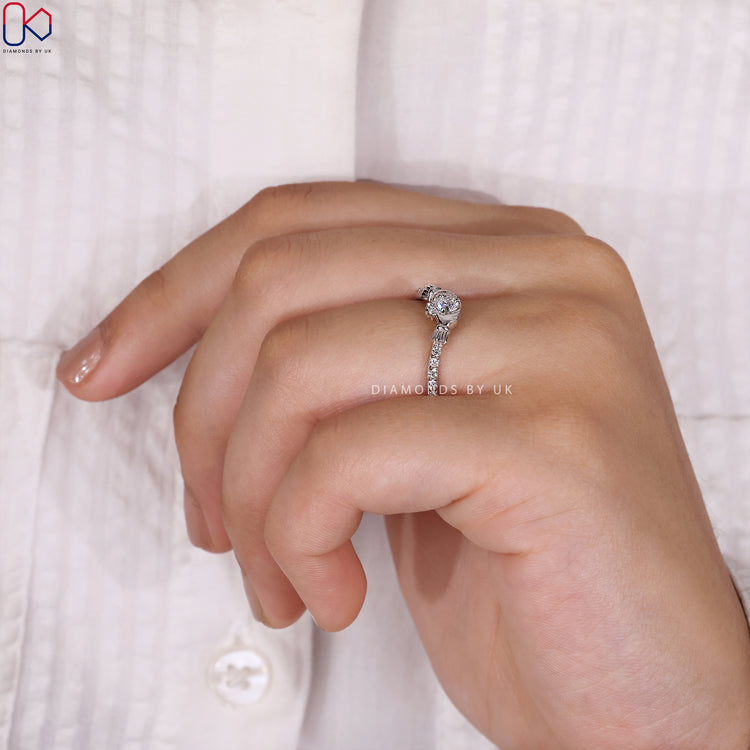 Buy engagement ring for a perfect proposal.
