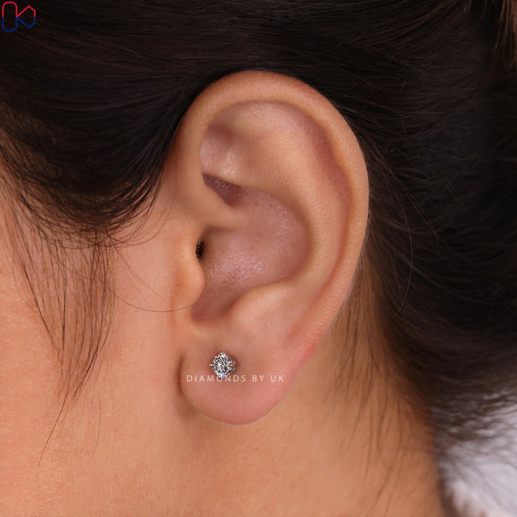 Elegant white gold earrings perfect for any occasion.
