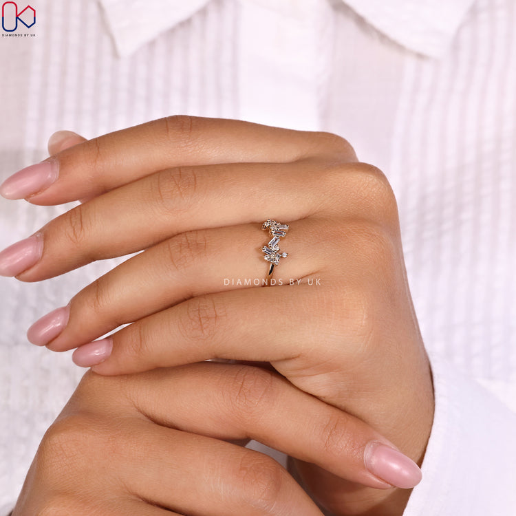 Diamondsbyuk ring with yellow gold and unique design.
