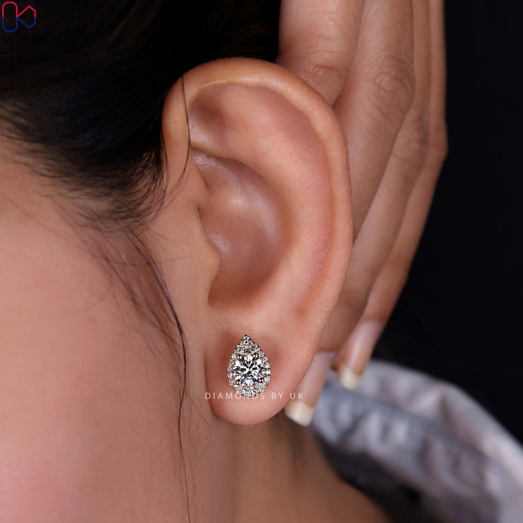 IGI-certified earrings designed for a sophisticated look.
