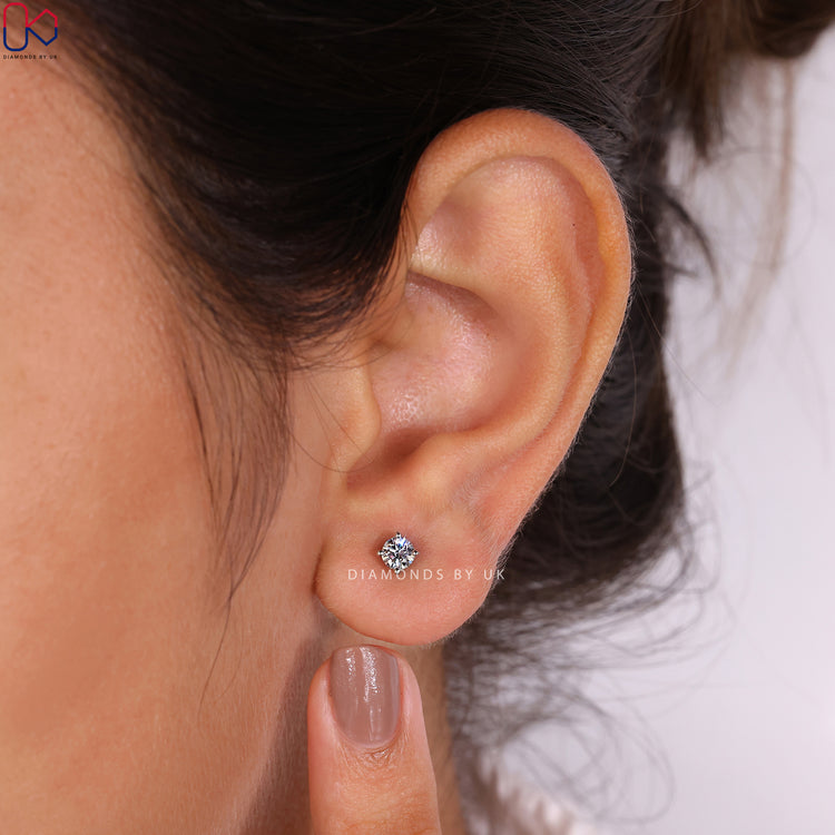 Diamondsbyuk earrings featuring stunning craftsmanship.
