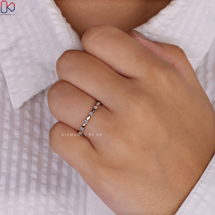 Buy wedding band with a perfect blend of style and quality.
