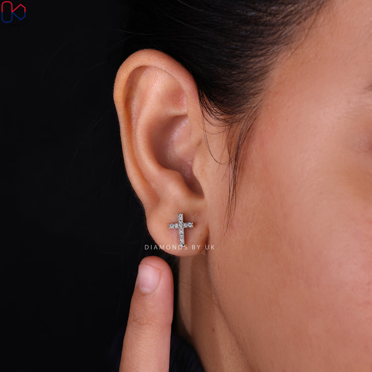 Diamondsbyuk earrings with exquisite detailing and brilliance.
