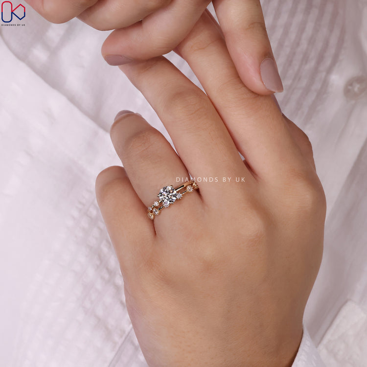 DiamondsbyUK bridal set designed for a perfect wedding look.