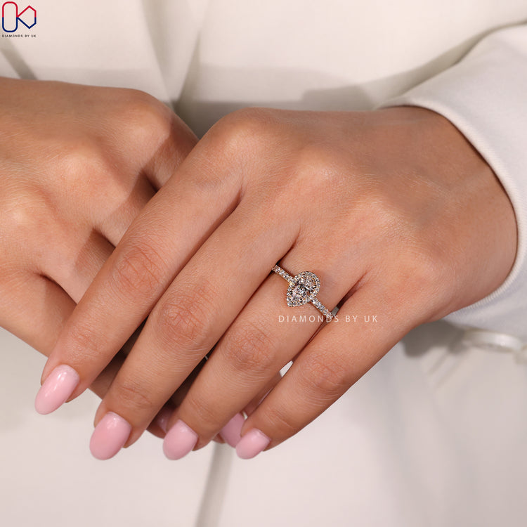 IGI certified pear shaped diamond in a secure prong setting ring, set in yellow gold ring.
